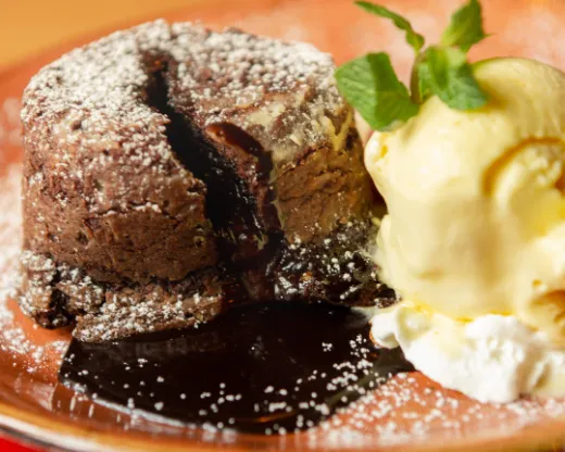 Schokoladenküchlein mit Eis